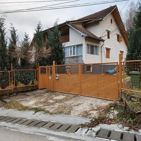 Casa Dintre Meri Poiana Marului  Luaran gambar