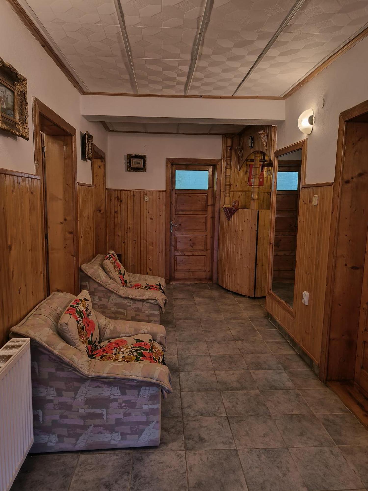 Casa Dintre Meri Poiana Marului  Luaran gambar