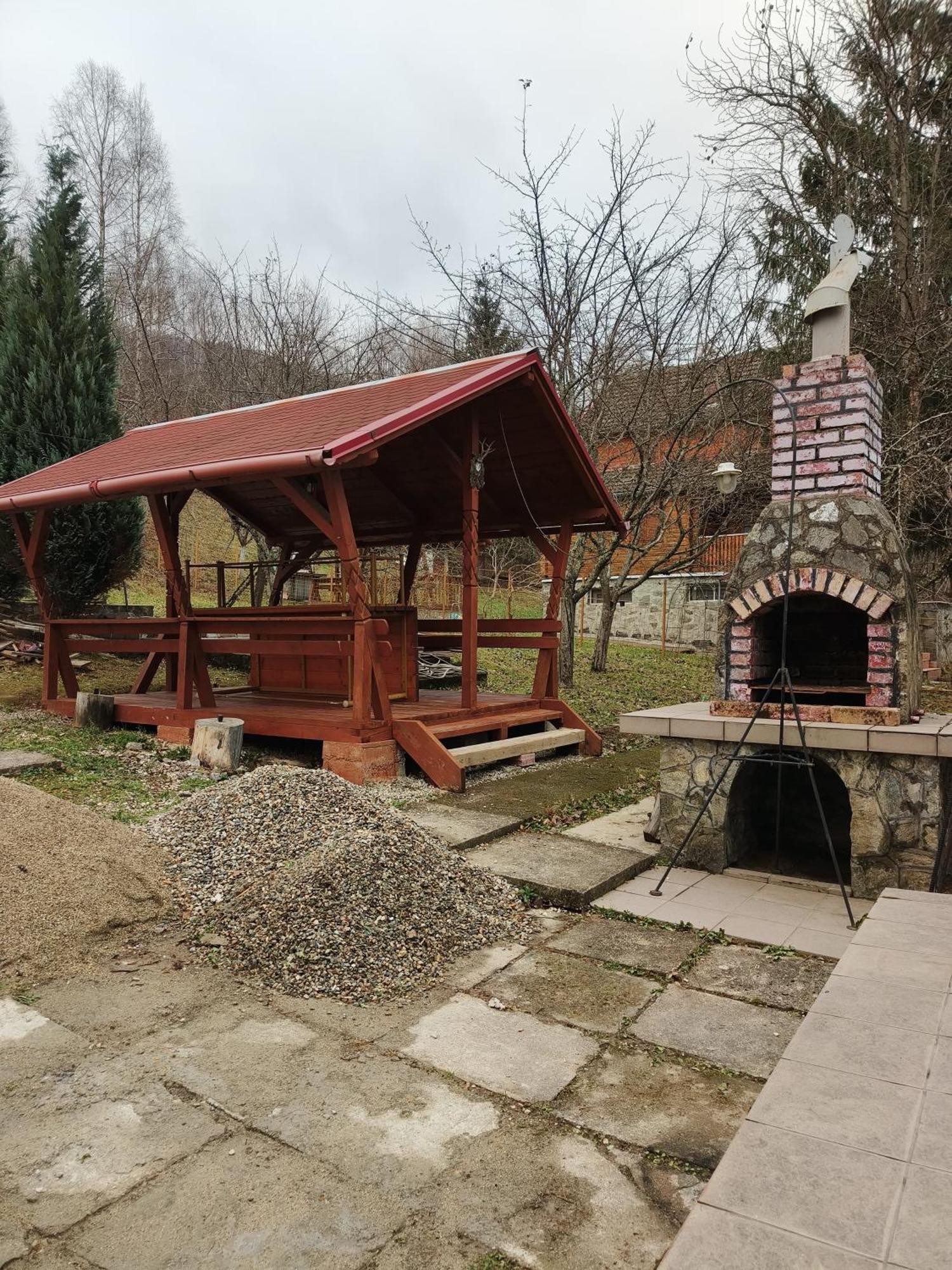 Casa Dintre Meri Poiana Marului  Luaran gambar