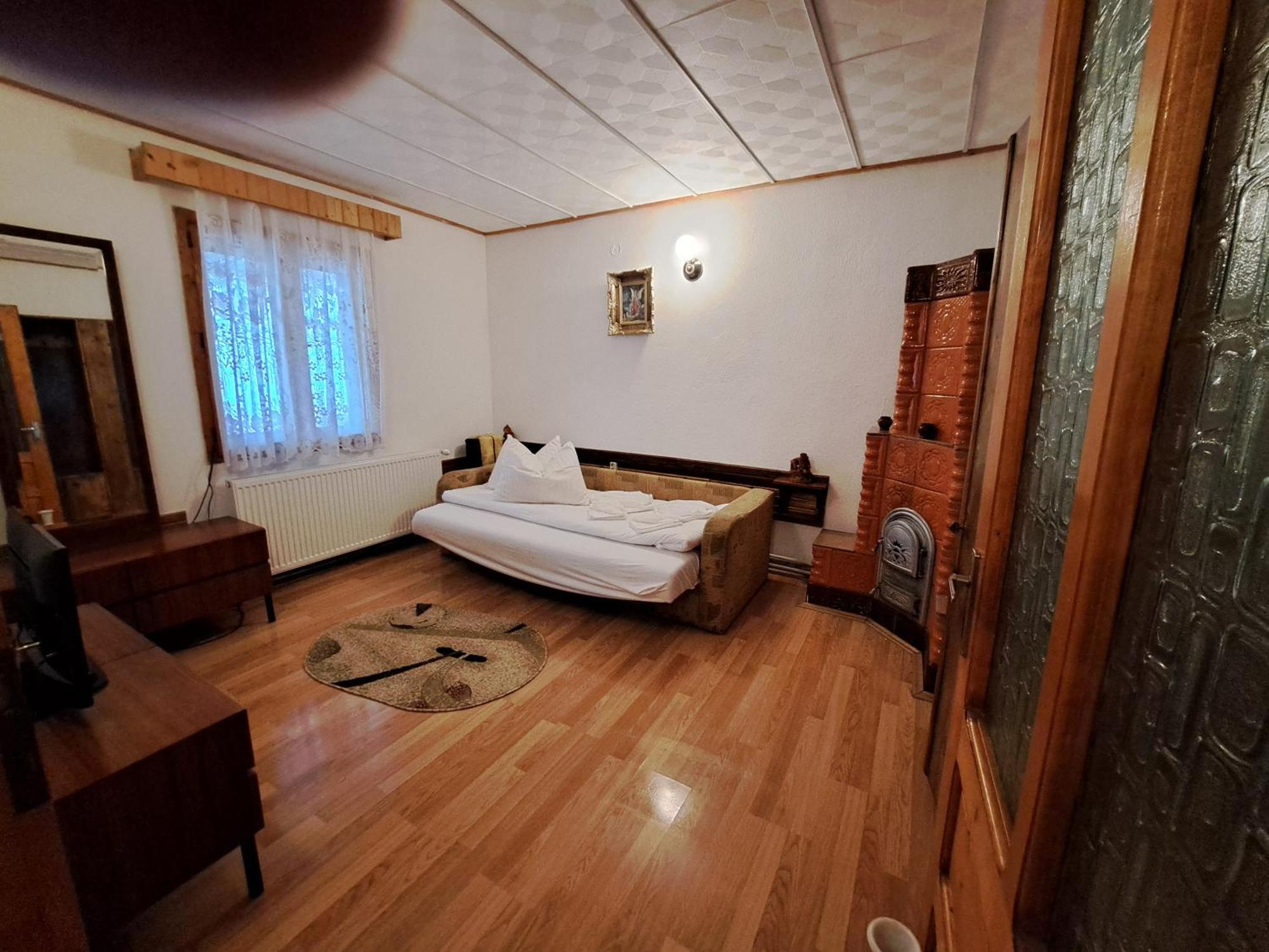 Casa Dintre Meri Poiana Marului  Luaran gambar